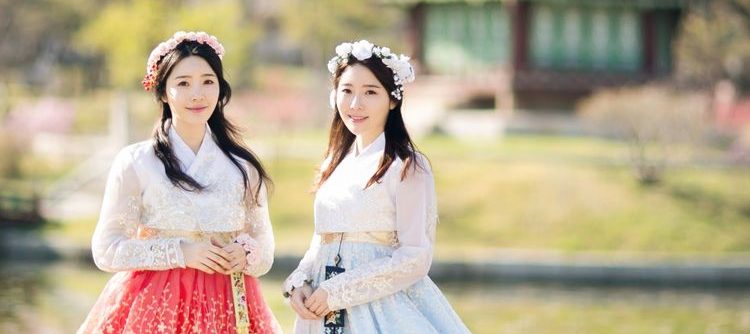 Deux femmes coréenne portant le Hanbok